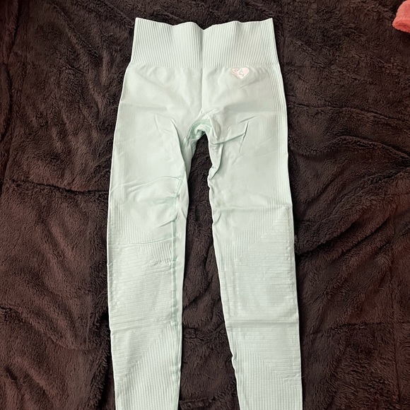 Women’s Best Seamless Leggings - Size M - Picture 3 of 6